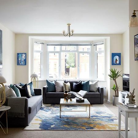 ווטפורד Aisiki Living At Alexandra Road, 2-Bedroom & 2-Bathroom With King Or Twin Beds And With Free Wi-Fi & Parking מראה חיצוני תמונה