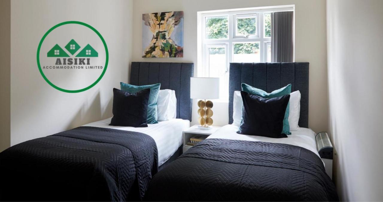 ווטפורד Aisiki Living At Alexandra Road, 2-Bedroom & 2-Bathroom With King Or Twin Beds And With Free Wi-Fi & Parking מראה חיצוני תמונה