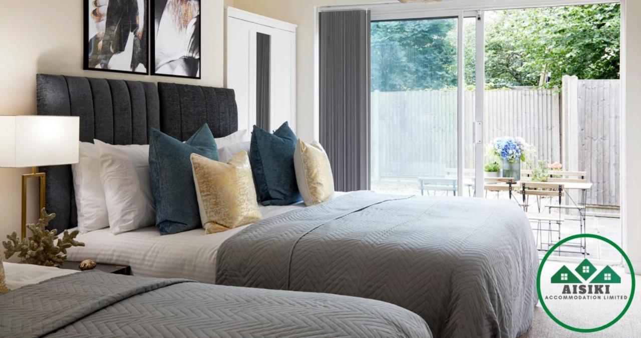 ווטפורד Aisiki Living At Alexandra Road, 2-Bedroom & 2-Bathroom With King Or Twin Beds And With Free Wi-Fi & Parking מראה חיצוני תמונה