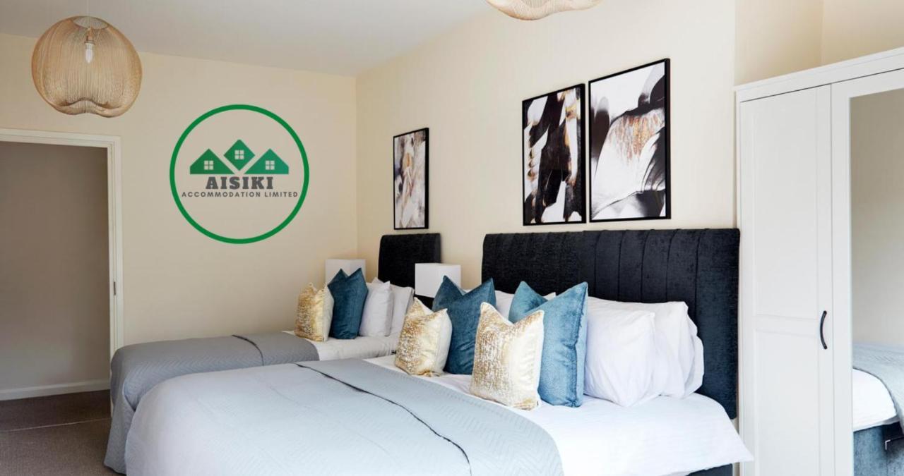 ווטפורד Aisiki Living At Alexandra Road, 2-Bedroom & 2-Bathroom With King Or Twin Beds And With Free Wi-Fi & Parking מראה חיצוני תמונה