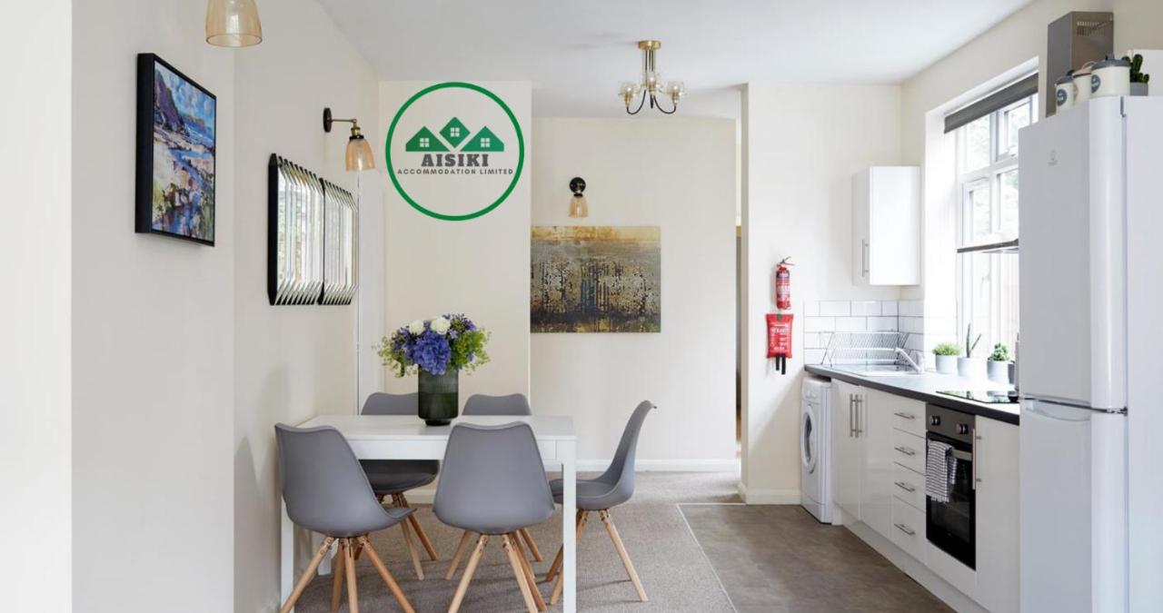 ווטפורד Aisiki Living At Alexandra Road, 2-Bedroom & 2-Bathroom With King Or Twin Beds And With Free Wi-Fi & Parking מראה חיצוני תמונה