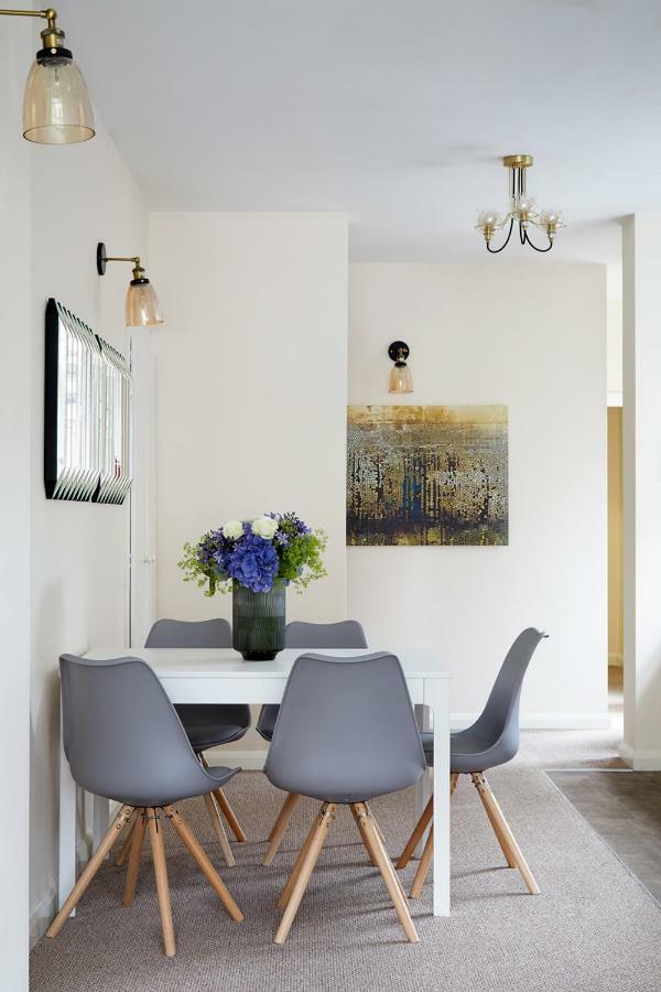 ווטפורד Aisiki Living At Alexandra Road, 2-Bedroom & 2-Bathroom With King Or Twin Beds And With Free Wi-Fi & Parking מראה חיצוני תמונה