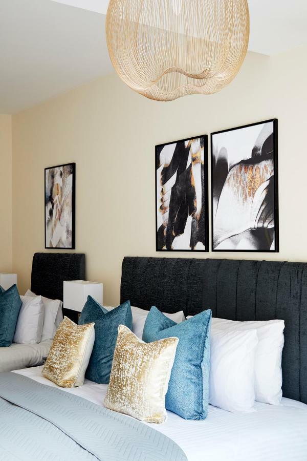 ווטפורד Aisiki Living At Alexandra Road, 2-Bedroom & 2-Bathroom With King Or Twin Beds And With Free Wi-Fi & Parking מראה חיצוני תמונה