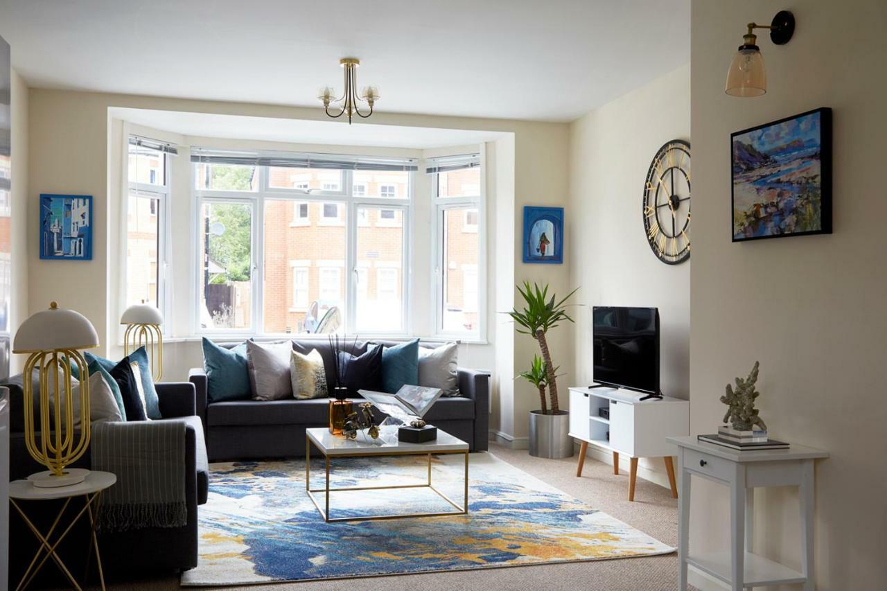 ווטפורד Aisiki Living At Alexandra Road, 2-Bedroom & 2-Bathroom With King Or Twin Beds And With Free Wi-Fi & Parking מראה חיצוני תמונה